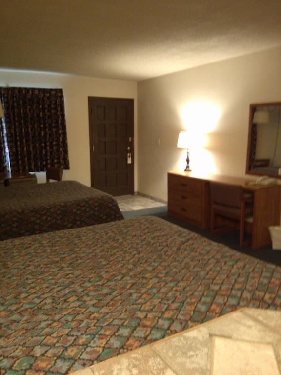 High Chaparral Inn Rocky Ford Номер фото