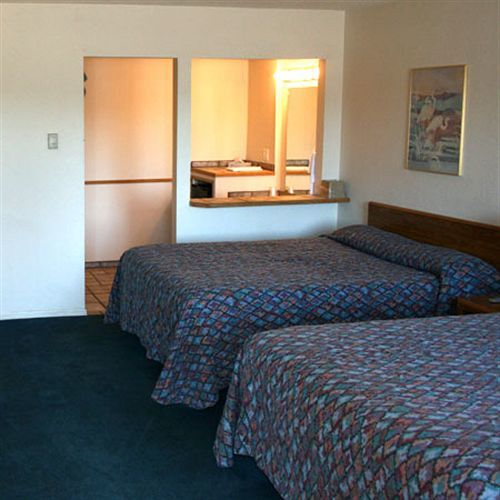 High Chaparral Inn Rocky Ford Номер фото